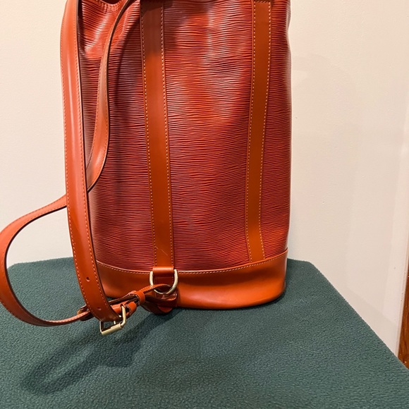 Brown leather Luis Vuitton Randonnee PM Bucket shoulder bag